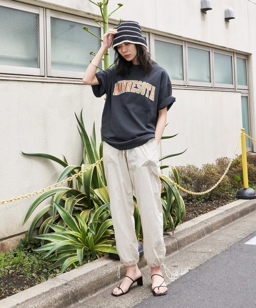 Auntie Rosa Holiday(アンティローザホリデー)の「アーチロゴカレッジプリントT(Tシャツ/カットソー・レディース・チャコールグレー/グレー/オフホワイト/グリーン・FREE)」の10枚目の写真