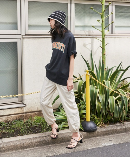 Auntie Rosa Holiday(アンティローザホリデー)の「アーチロゴカレッジプリントT(Tシャツ/カットソー・レディース・チャコールグレー/グレー/オフホワイト/グリーン・FREE)」の11枚目の写真