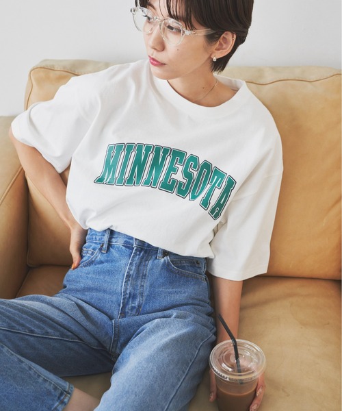 Auntie Rosa Holiday(アンティローザホリデー)の「アーチロゴカレッジプリントT(Tシャツ/カットソー・レディース・チャコールグレー/グレー/オフホワイト/グリーン・FREE)」の15枚目の写真
