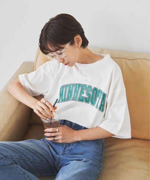 Auntie Rosa Holiday(アンティローザホリデー)の「アーチロゴカレッジプリントT(Tシャツ/カットソー・レディース・チャコールグレー/グレー/オフホワイト/グリーン・FREE)」の14枚目の写真