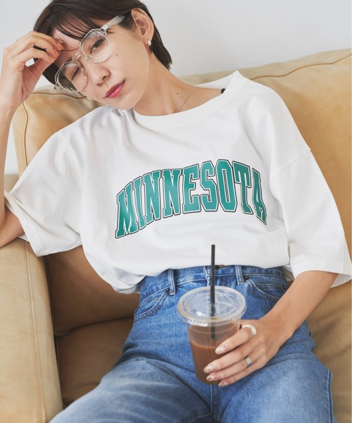 Auntie Rosa Holiday(アンティローザホリデー)の「アーチロゴカレッジプリントT(Tシャツ/カットソー・レディース・チャコールグレー/グレー/オフホワイト/グリーン・FREE)」の13枚目の写真