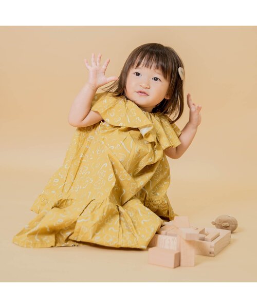 Ampersand（アンパサンド）の「premier 総柄ビッグカラーワンピース（ワンピース・キッズ・ベージュ/グレー/イエロー/グリーン・80/70/90/130/100/110/120/140）」の5枚目の写真