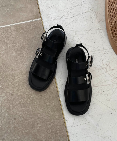 CAPRICIEUX LE'MAGE(カプリシューレマージュ)の「トラックソールベルテッドサンダル(サンダル・レディース・アイボリー/ブラック・38/36)」の1枚目の写真