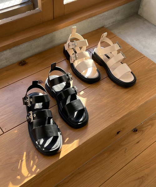 CAPRICIEUX LE'MAGE(カプリシューレマージュ)の「トラックソールベルテッドサンダル(サンダル・レディース・アイボリー/ブラック・38/36)」の3枚目の写真