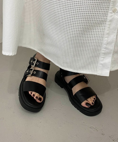 CAPRICIEUX LE'MAGE(カプリシューレマージュ)の「トラックソールベルテッドサンダル(サンダル・レディース・アイボリー/ブラック・38/36)」の7枚目の写真