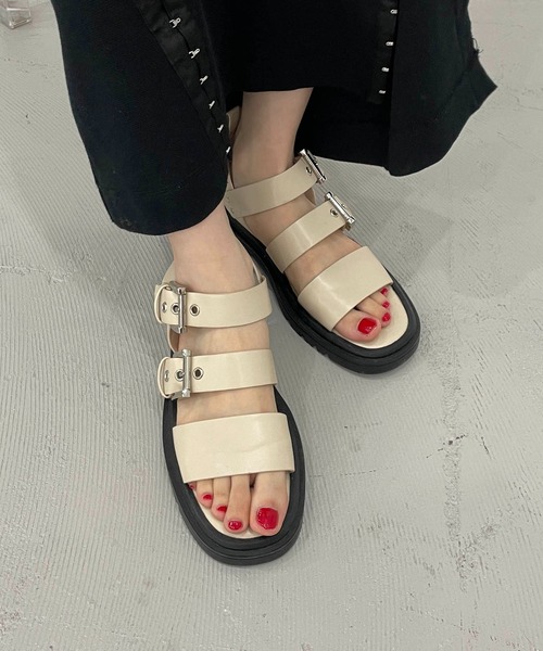 CAPRICIEUX LE'MAGE(カプリシューレマージュ)の「トラックソールベルテッドサンダル(サンダル・レディース・アイボリー/ブラック・38/36)」の5枚目の写真