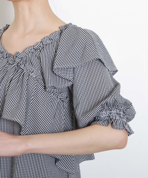 archives(アルシーヴ)の「クロスラッフルブラウス(シャツ/ブラウス・レディース・ブラック/ベージュ/オフホワイト・MEDIUM)」の19枚目の写真