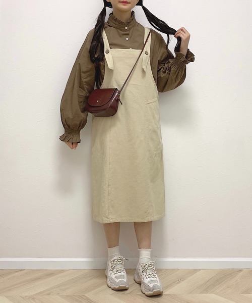 Cham.(チャム)の「ぼたんサロペット(サロペット/オーバーオール・レディース・オフホワイト/ベージュ/ブラウン・F)」の2枚目の写真