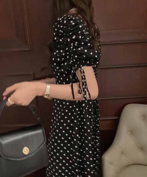 ドット柄パフスリーブロングドレス Leja（レジャ）の「【LEJA】Vネックドット柄パフスリーブロング