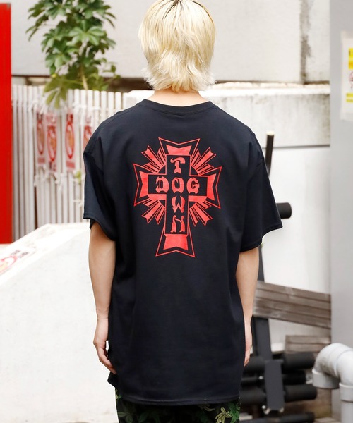 DOGTOWN(ドッグタウン)の「DOGTOWN/ドッグタウン Closs Logo S/S TEE 半袖ロゴTシャツ(Tシャツ/カットソー・メンズ・ブラック×レッド/ブラック×グリーン/ホワイト×ブラック/ブラック×ホワイト・M/L/XL)」の6枚目の写真