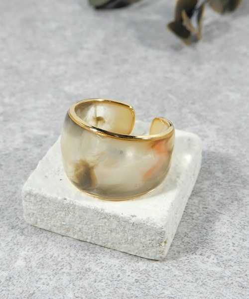 The Rule(ザルール)の「The Rule ザルール:UNCHANGED staple ring:マーブル柄オープンワイドリング(リング・レディース・ベージュ/ブラウン/グリーン/ブルー/アイボリー・FREE)」の2枚目の写真