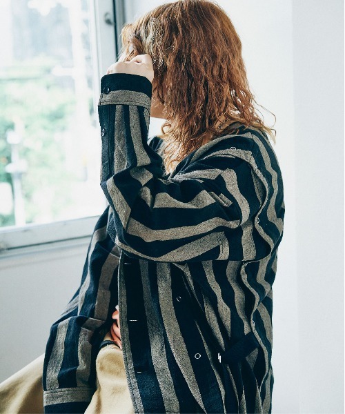 RNA（アールエヌエー）の「B2731【シャツ＆ベストセット】2Wayストライプシャツ（シャツ/ブラウス・レディース・ブラック/グリーン/レッド・MEDIUM）」の16枚目の写真