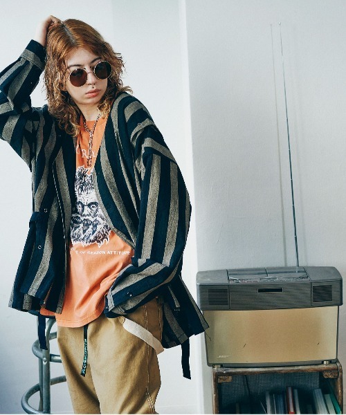 RNA（アールエヌエー）の「B2731【シャツ＆ベストセット】2Wayストライプシャツ（シャツ/ブラウス・レディース・ブラック/グリーン/レッド・MEDIUM）」の21枚目の写真