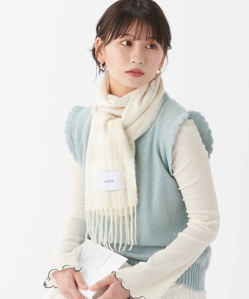 estaa(エスタ)の「とろーりマフラー ”カジュアルチェック”(マフラー・レディース・オフホワイト/サックスブルー/キャメル/ダークブルー/ネイビー×ホワイト/アイボリー/ブラウン/ブラック×ホワイト/ライトオレンジ系/ネイビー/ピンク/グレー×サックスブルー/オートミール/サンドベージュ/ミント/ライトグレー/グレー/インディゴブルー/ベージュ・FREE)」の4枚目の写真