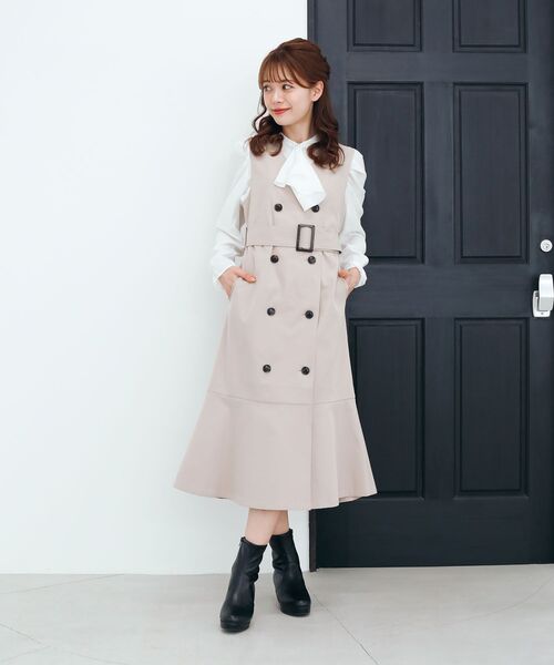 MAJESTIC LEGON(マジェスティックレゴン)の「クラシックトレンチワンピース(ワンピース・レディース・ブラック/ベージュ/ブラウン・SMALL/MEDIUM)」の1枚目の写真