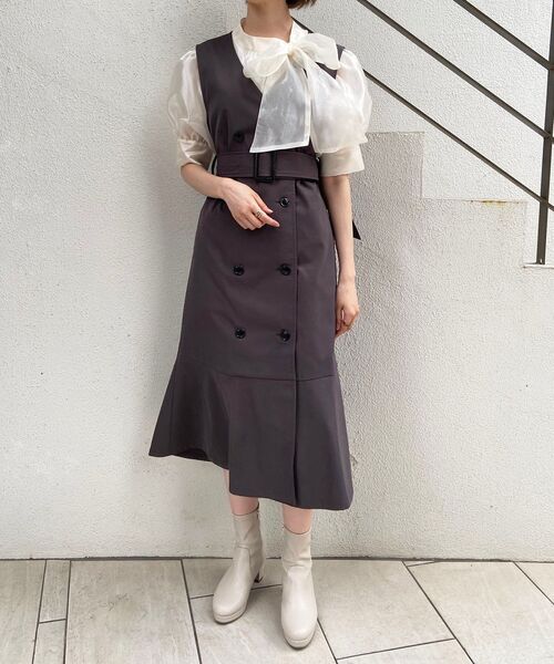 MAJESTIC LEGON(マジェスティックレゴン)の「クラシックトレンチワンピース(ワンピース・レディース・ブラック/ベージュ/ブラウン・SMALL/MEDIUM)」の3枚目の写真