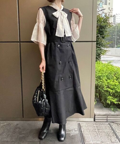 MAJESTIC LEGON(マジェスティックレゴン)の「クラシックトレンチワンピース(ワンピース・レディース・ブラック/ベージュ/ブラウン・SMALL/MEDIUM)」の19枚目の写真