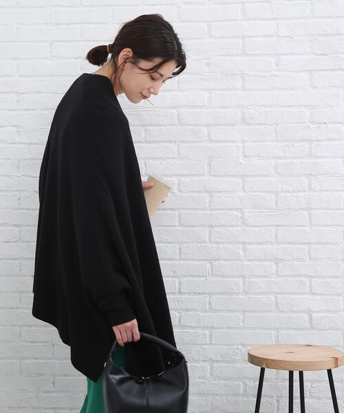 SHOO・LA・RUE(シューラルー)の「◆体系カバーが叶う!フリンジ ポンチョ カーディガン(ポンチョ・レディース・ブラック/ダークグリーン/ライトベージュ/ダークオレンジ・00)」の12枚目の写真