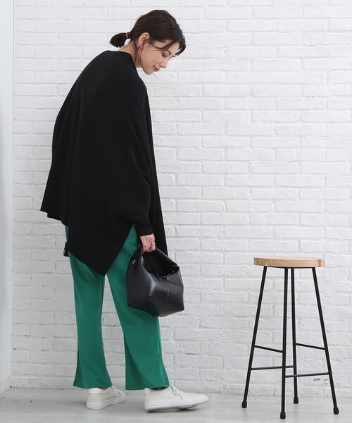 SHOO・LA・RUE(シューラルー)の「◆体系カバーが叶う!フリンジ ポンチョ カーディガン(ポンチョ・レディース・ブラック/ダークグリーン/ライトベージュ/ダークオレンジ・00)」の14枚目の写真