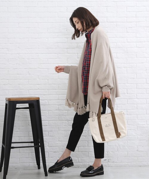 SHOO・LA・RUE(シューラルー)の「◆体系カバーが叶う!フリンジ ポンチョ カーディガン(ポンチョ・レディース・ブラック/ダークグリーン/ライトベージュ/ダークオレンジ・00)」の21枚目の写真