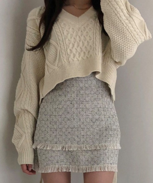 Nia（ニア）の「Nia(ニア)/ショート丈 バックリボン ケーブルニット（ニット/セーター・レディース・ブラック/カーキ/アイボリー・FREE）」の2枚目の写真