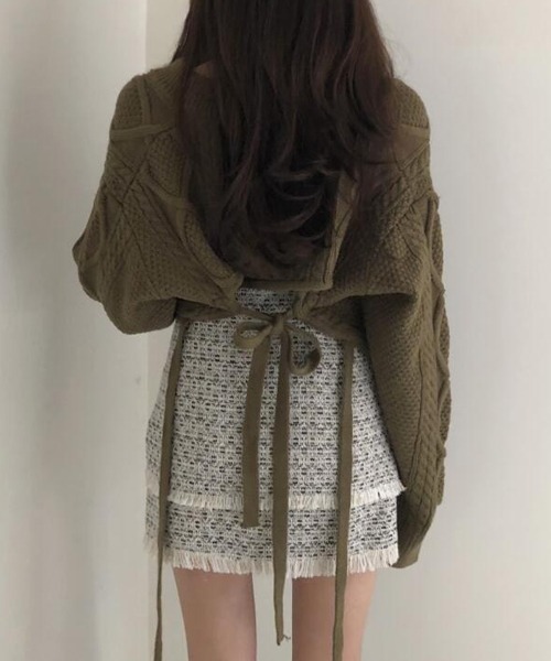 Nia（ニア）の「Nia(ニア)/ショート丈 バックリボン ケーブルニット（ニット/セーター・レディース・ブラック/カーキ/アイボリー・FREE）」の10枚目の写真