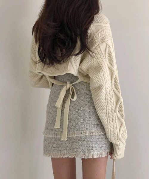 Nia（ニア）の「Nia(ニア)/ショート丈 バックリボン ケーブルニット（ニット/セーター・レディース・ブラック/カーキ/アイボリー・FREE）」の5枚目の写真