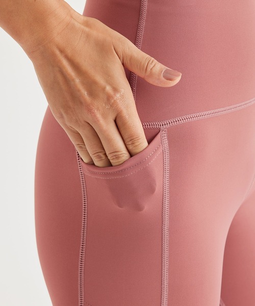 NERGY(ナージー)の「【UV】CREORA サイドローマンプリントスポーツレギンス(レギンス/スパッツ・レディース・ブラック/ピンク・L/M/S)」の12枚目の写真