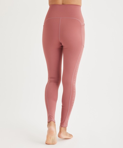 NERGY(ナージー)の「【UV】CREORA サイドローマンプリントスポーツレギンス(レギンス/スパッツ・レディース・ブラック/ピンク・L/M/S)」の4枚目の写真