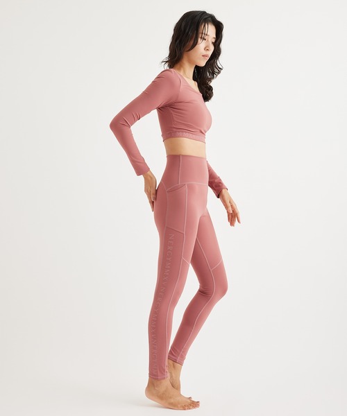 NERGY(ナージー)の「【UV】CREORA サイドローマンプリントスポーツレギンス(レギンス/スパッツ・レディース・ブラック/ピンク・L/M/S)」の17枚目の写真