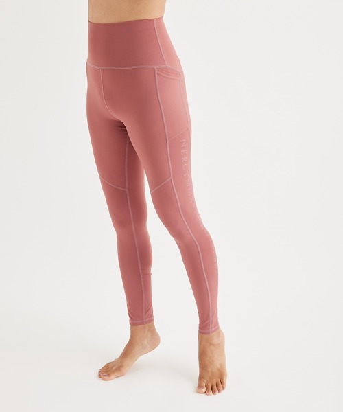 NERGY(ナージー)の「【UV】CREORA サイドローマンプリントスポーツレギンス(レギンス/スパッツ・レディース・ブラック/ピンク・L/M/S)」の7枚目の写真