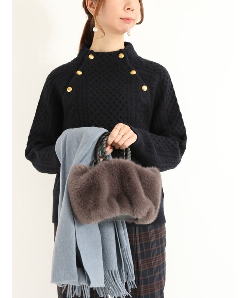 Te chichi(テチチ)の「金釦スタンドネックケーブルアランニット(ニット/セーター・レディース・オフホワイト/ブラウン/ネイビー・フリ-)」の3枚目の写真