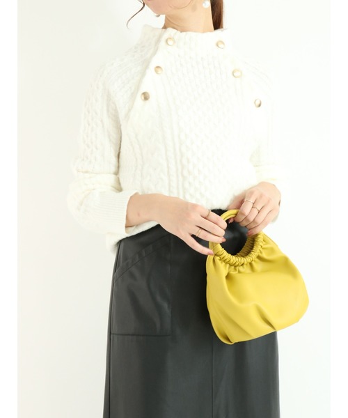 Te chichi(テチチ)の「金釦スタンドネックケーブルアランニット(ニット/セーター・レディース・オフホワイト/ブラウン/ネイビー・フリ-)」の2枚目の写真
