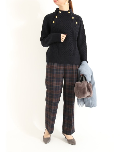 Te chichi(テチチ)の「金釦スタンドネックケーブルアランニット(ニット/セーター・レディース・オフホワイト/ブラウン/ネイビー・フリ-)」の4枚目の写真