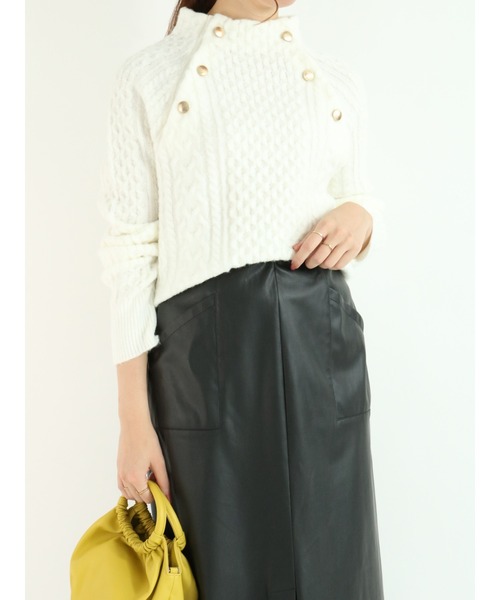 Te chichi(テチチ)の「金釦スタンドネックケーブルアランニット(ニット/セーター・レディース・オフホワイト/ブラウン/ネイビー・フリ-)」の7枚目の写真