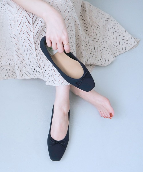 enchanted（エンチャンテッド）の「《晴雨兼用》撥水オニベジスクエアバレエシューズ（パンプス・レディース・カーキ/イエロー/ブラック/ベージュ/パープル/ネイビー・35/36/37/38/39/40）」の4枚目の写真
