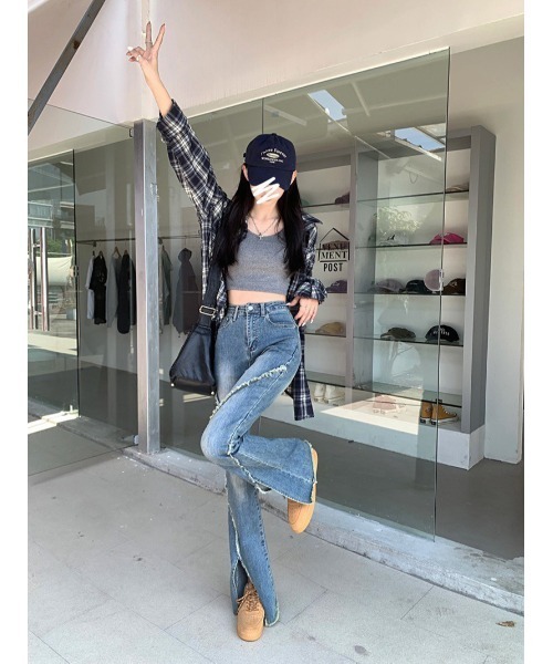 SpRay（スプレイ）の「デニムフリンジセミフレアパンツ（デニムパンツ・レディース・ブルー/ネイビー・SMALL/MEDIUM）」の4枚目の写真