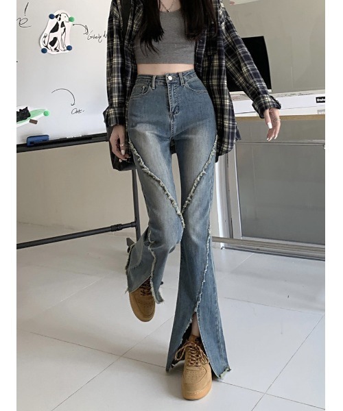 SpRay（スプレイ）の「デニムフリンジセミフレアパンツ（デニムパンツ・レディース・ブルー/ネイビー・SMALL/MEDIUM）」の5枚目の写真