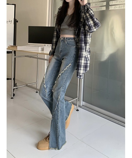 SpRay（スプレイ）の「デニムフリンジセミフレアパンツ（デニムパンツ・レディース・ブルー/ネイビー・SMALL/MEDIUM）」の6枚目の写真