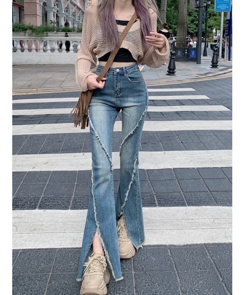 SpRay（スプレイ）の「デニムフリンジセミフレアパンツ（デニムパンツ・レディース・ブルー/ネイビー・SMALL/MEDIUM）」の11枚目の写真