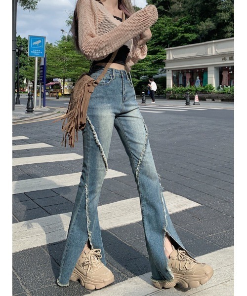 SpRay（スプレイ）の「デニムフリンジセミフレアパンツ（デニムパンツ・レディース・ブルー/ネイビー・SMALL/MEDIUM）」の13枚目の写真