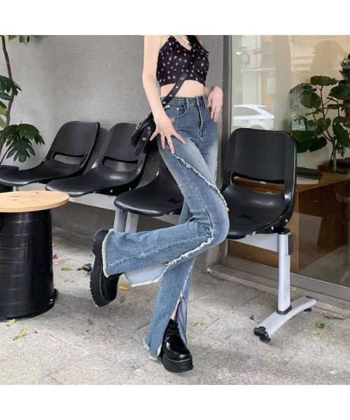 SpRay（スプレイ）の「デニムフリンジセミフレアパンツ（デニムパンツ・レディース・ブルー/ネイビー・SMALL/MEDIUM）」の14枚目の写真