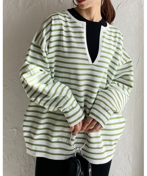 She's Closet(シーズクローゼット)の「ビッグシルエット深Vネックボーダー長袖プルオーバースポンディッシュニット(ニット/セーター・レディース・オフホワイト/ピンク/グリーン・FREE)」の3枚目の写真