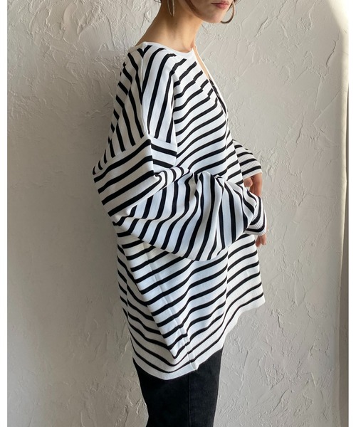 She's Closet(シーズクローゼット)の「ビッグシルエット深Vネックボーダー長袖プルオーバースポンディッシュニット(ニット/セーター・レディース・オフホワイト/ピンク/グリーン・FREE)」の4枚目の写真