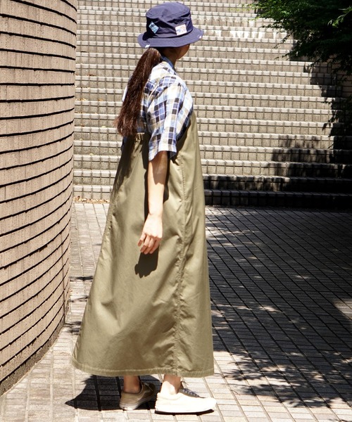 BROOKLYN OVERALL（ブルックリンオーバーオール）の「エプロンマキシワンピ（ワンピース・レディース・カーキ/ベージュ・FREE）」の21枚目の写真