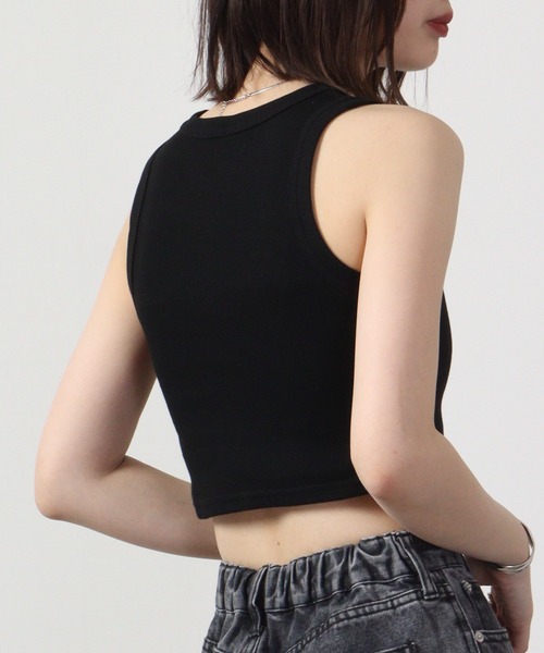 FUNALIVE（ファンアライブ）の「ABETTOR SELECT 韓国ファッション　テレコ刺繍「WIDAL NEST」ロゴクロップド丈タンクトップ（Tシャツ/カットソー・レディース・ブラック/カーキ/チャコールグレー/ホワイト・FREE）」の18枚目の写真