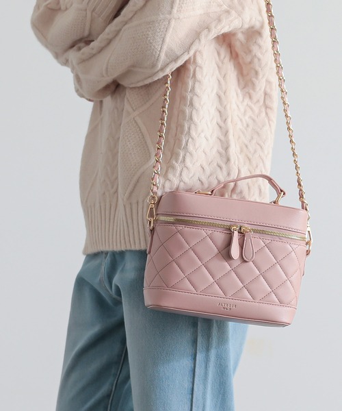 ALTROSE(アルトローズ)の「キルティング ショルダーバッグ 3WAYBAG バニティ II 2WAY バニティバッグ(ショルダーバッグ・レディース・ブルー/ベージュ/ブラック/ピンク・FREE)」の4枚目の写真