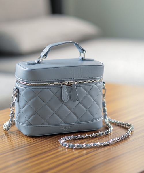 ALTROSE(アルトローズ)の「キルティング ショルダーバッグ 3WAYBAG バニティ II 2WAY バニティバッグ(ショルダーバッグ・レディース・ブルー/ベージュ/ブラック/ピンク・FREE)」の3枚目の写真