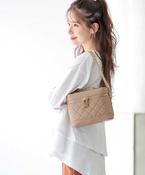 ALTROSE(アルトローズ)の「キルティング ショルダーバッグ 3WAYBAG バニティ II 2WAY バニティバッグ(ショルダーバッグ・レディース・ブルー/ベージュ/ブラック/ピンク・FREE)」の11枚目の写真