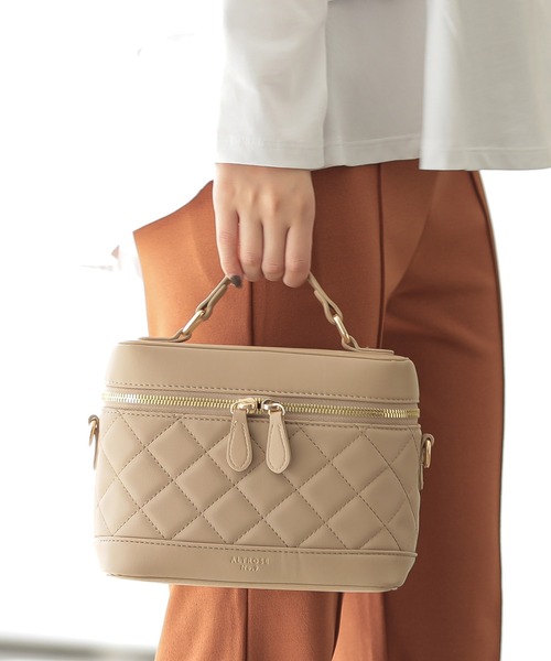 ALTROSE(アルトローズ)の「キルティング ショルダーバッグ 3WAYBAG バニティ II 2WAY バニティバッグ(ショルダーバッグ・レディース・ブルー/ベージュ/ブラック/ピンク・FREE)」の13枚目の写真